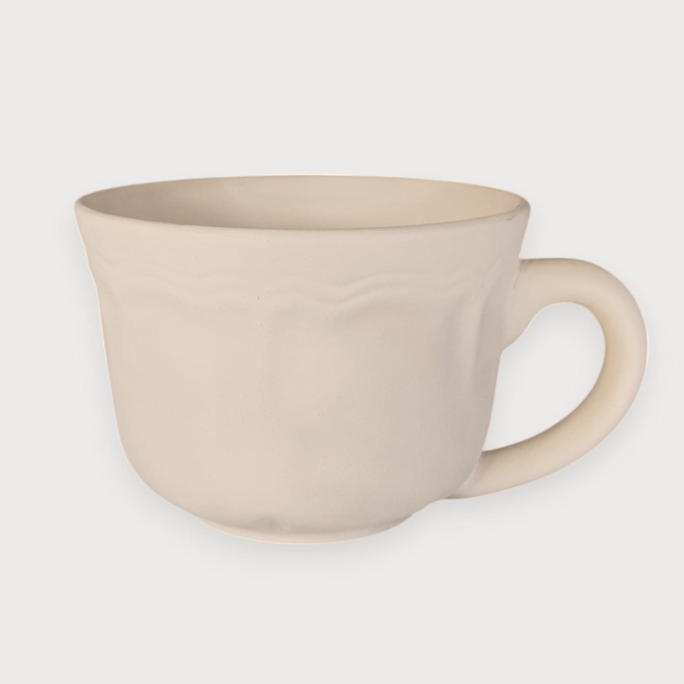 Kubek ceramiczny biskwitowy 680 ml ze wzorem fali – surowa forma do malowania i szkliwienia